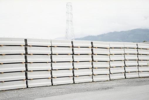 資材置き場の積み上げられた資材 資材置場,資材,コンクリートの写真素材