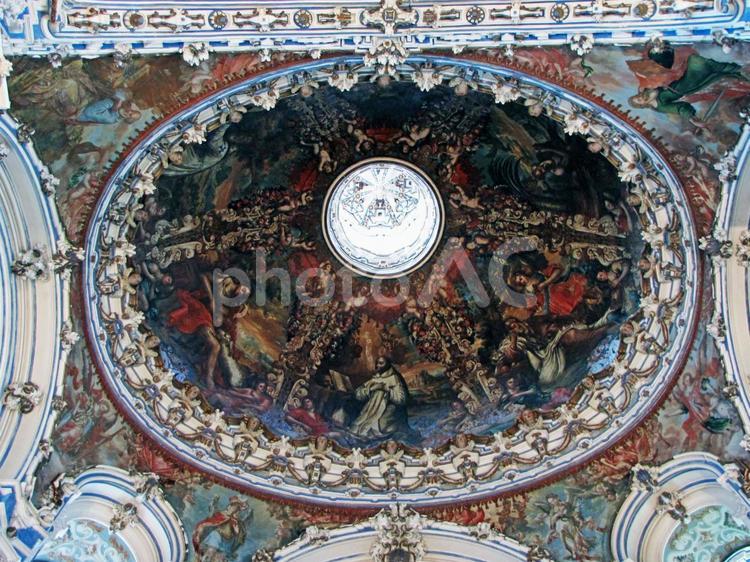 グラナダ　カルトゥハ修道院　祭壇　天井 スペイン,グラナダ,カルトゥハ修道院の写真素材
