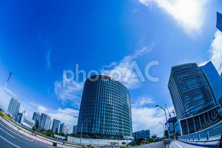 横浜みなとみらいの高層ビルと青空 オフィスビル,青空,快晴の写真素材