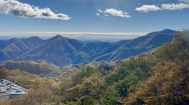 日光いろは坂ロープウェイ秋の紅葉と青空 日光,いろは坂,道路の写真素材