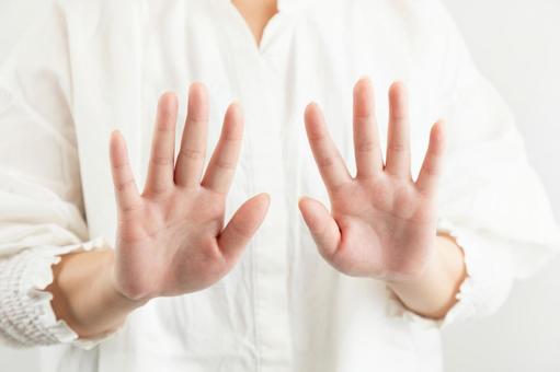 拒絶する女性の手元01 拒絶する女性の手元01 ビジネス,女性,ngの写真素材