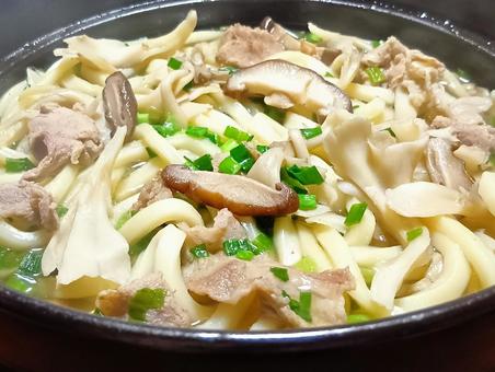 茸肉うどん鍋 茸肉うどん鍋,キノコ,鍋料理の写真素材