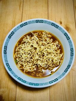美味インスタントラーメン(縦ver.) 美味インスタントラーメン(縦ver.) ラーメン,インスタントラーメン,丼の写真素材