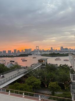 夕方のレインボーブリッジ 夕方のレインボーブリッジ レインボーブリッジ,お台場,東京の写真素材