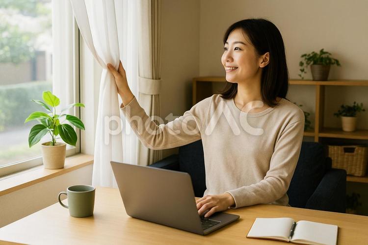 カーテンを開けて仕事を始める女性 女性,朝,光の写真素材