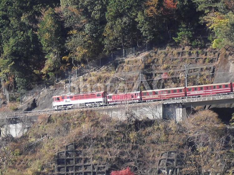 アプト式機関車　赤いトロッコ列車 アプト式機関車,機関車,列車の写真素材
