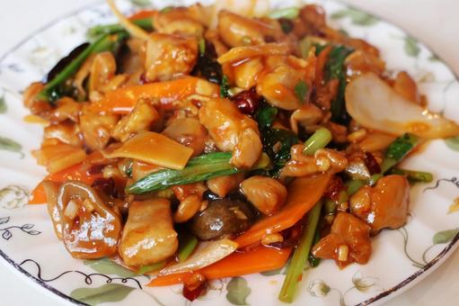中華料理店の鶏肉のピリ辛炒め 鶏肉,ピリ辛炒め,ニンジンの写真素材