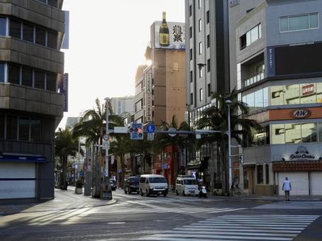 沖縄県庁前の国際通り入口 沖縄県庁前の国際通り入口の写真