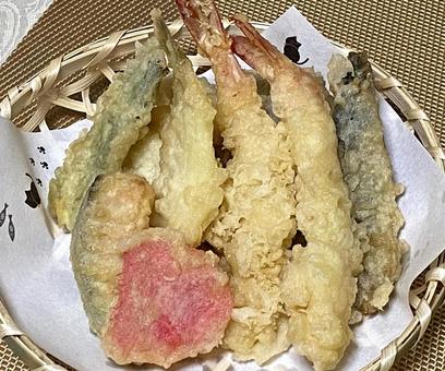 天ぷら盛り合わせ紅しょうが入り 天ぷら盛り合わせ紅しょうが入り 天ぷら盛り合わせ,紅しょうがの天ぷら,天ぷらの写真素材