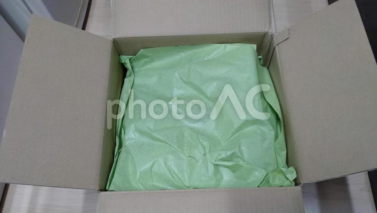 食器類の梱包　引越し　荷造り　荷解き　 引越し,荷造り,荷解きの写真素材