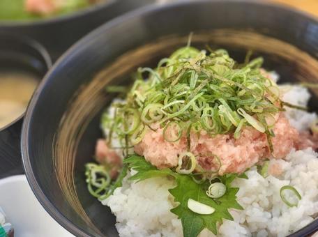 ネギトロ丼 ネギトロ丼の写真