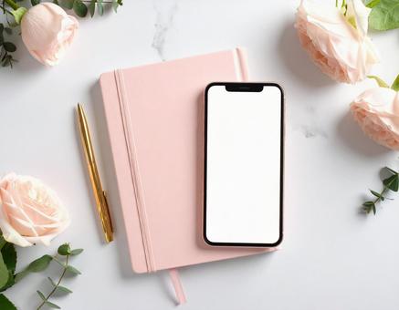 ピンクのノートとスマートフォン ピンクのノートとスマートフォン の写真