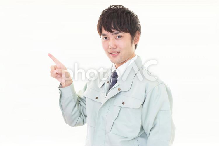 男性労働者　指さし 作業員,作業着,作業服の写真素材