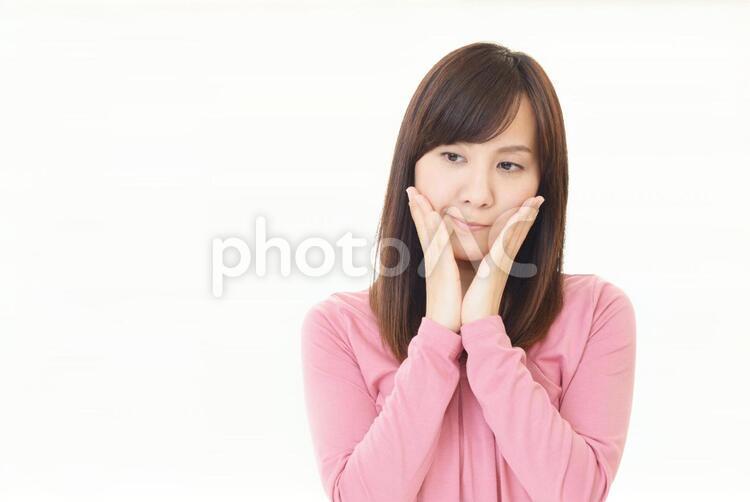 不安そうな表情の女性 女性,女,ストレスの写真素材