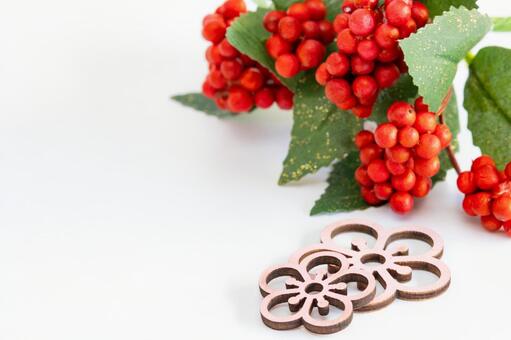 南天と梅の形をした小物 南天,梅,飾りの写真素材