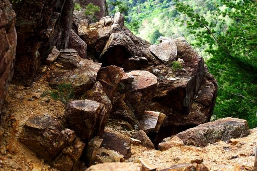 登山の岩場の写真