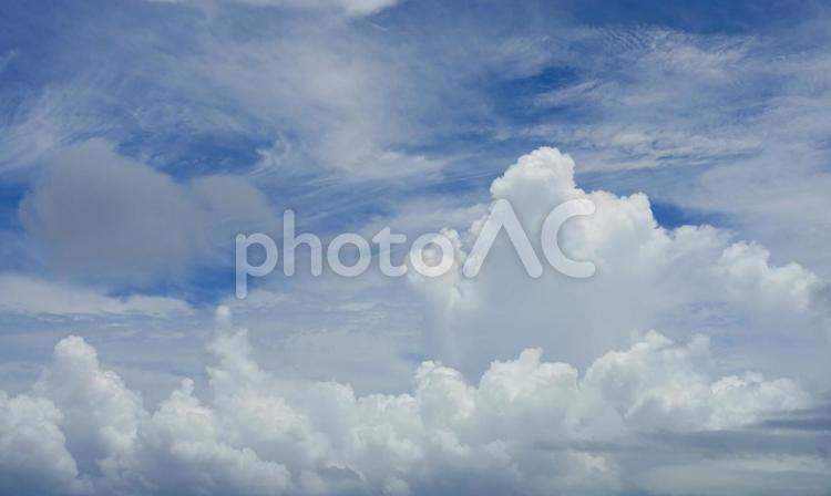 夏の雲と青空　石垣島の空 雲,青空,入道雲の写真素材