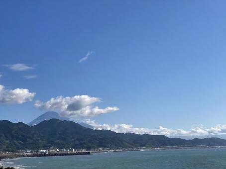 朝の駿河湾と富士山 朝の駿河湾と富士山の写真