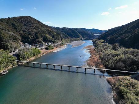 高知県いの町 上空から見た名越屋沈下橋 高知県いの町 上空から見た名越屋沈下橋 名越屋沈下橋,沈下橋,橋の写真素材