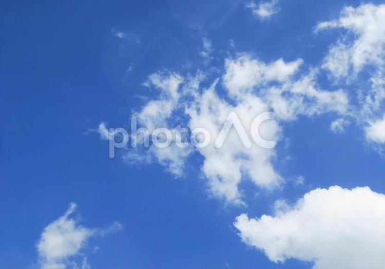 ふんわりとした雲 青空,空,雲の写真素材