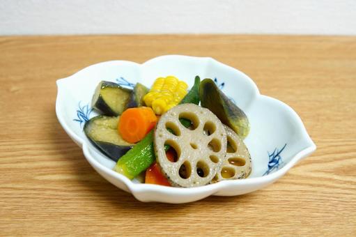 夏野菜の揚げびたし(器引き) 夏野菜の揚げびたし(器引き) 夏野菜,野菜,淡色野菜の写真素材