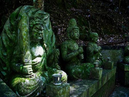 森の中の石像 森の中の石像 仏教,石像,地蔵の写真素材