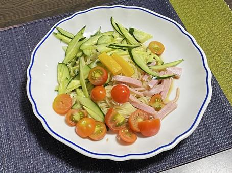 冷やし中華 冷やし中華 冷やし中華,麵,キュウリの写真素材