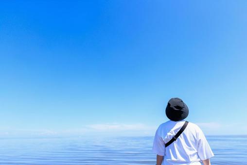 海を眺める女性 海を眺める女性 海を眺める女性,女性,一人の写真素材