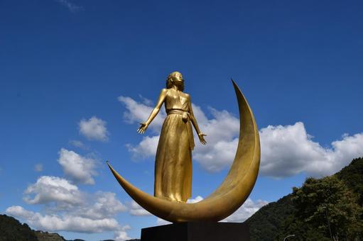 月の女神 ダムの守り神 月の女神,女神,ダムの守り神の写真素材