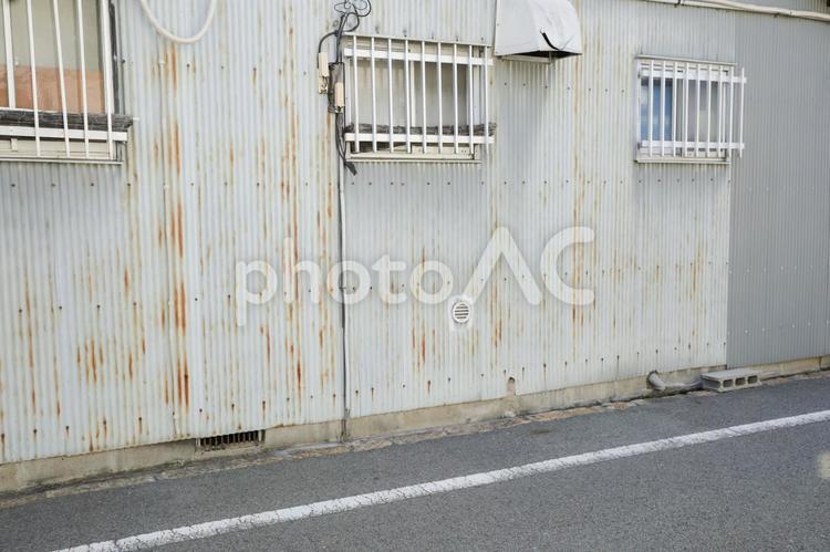 古い昭和住宅　外壁 外観,換気扇,電気設備の写真素材