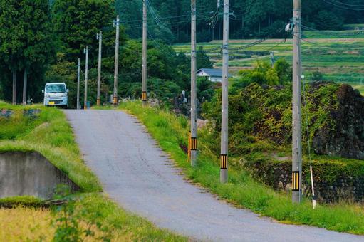 懐かしい日本の田舎の一本道 田舎,風景,一本道の写真素材