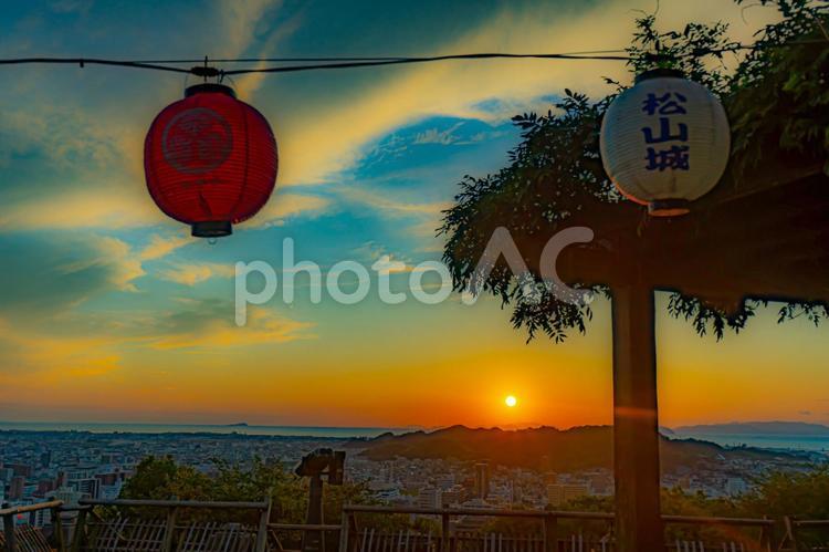 松山城から見た松山市の夕景 夕景,夕方,瀬戸内海の写真素材