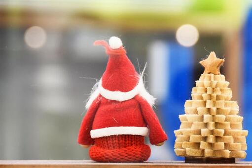 サンタクロースとクリスマスツリー クリスマス,サンタクロース,クリスマスツリーの写真素材