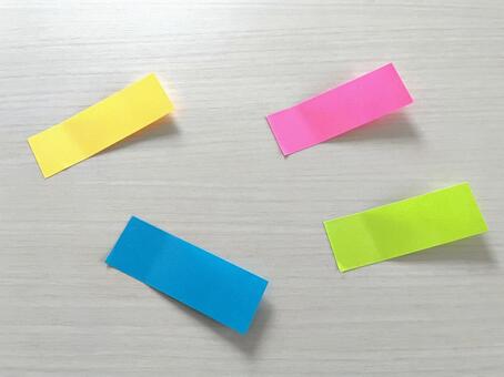 カラフルな付箋（ポストイット）１ 付箋,付箋紙,ポストイットの写真素材