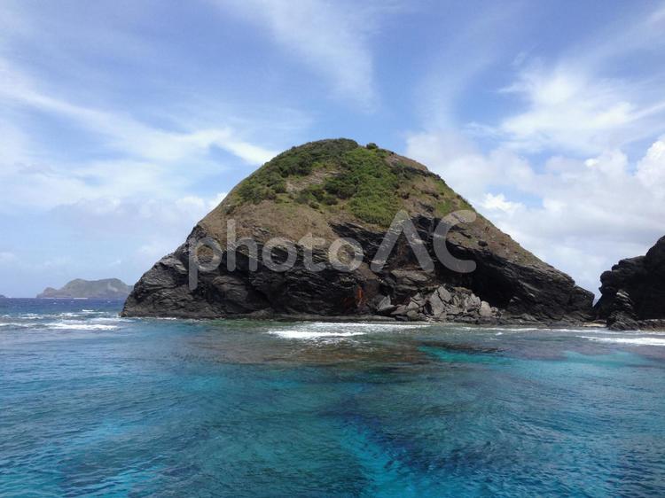 沖縄の空と島の風景 空,青い海,山の写真素材