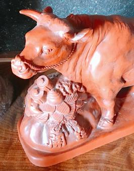 牛の置物 牛の置物,置物,獣像の写真素材