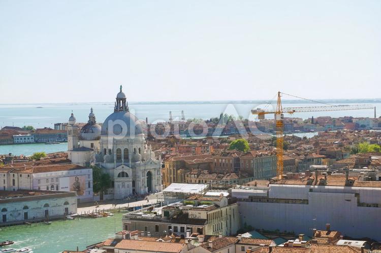 ヴェネチア　見下ろした風景 ヴェネチア,イタリア,サンタマリラデッラサルーテ聖堂の写真素材