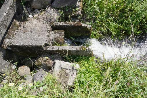 田んぼの用水路04 田んぼの用水路04 用水路,水路,田んぼの写真素材
