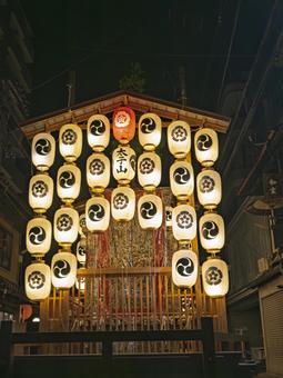 祇園祭・太子山|静寂の夜に浮かぶ山 祇園祭・太子山|静寂の夜に浮かぶ山の写真