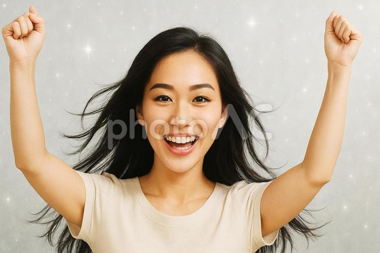 笑顔の女性が両手を挙げて喜ぶ表情4 笑顔,女性,両手の写真素材