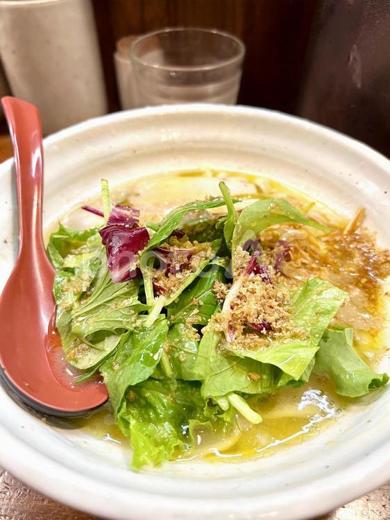 野菜たっぷりのおしゃれなラーメン  野菜ラーメン,トリュフオイル,おしゃれラーメンの写真素材