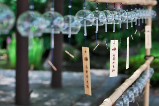 西新井大師(総持寺)藤棚の風鈴 西新井大師(総持寺)藤棚の風鈴の写真