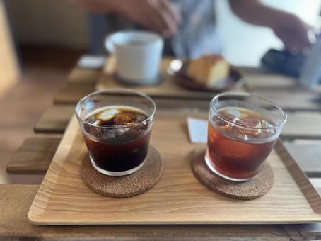 二種類のアイスコーヒー 二種類のアイスコーヒー アイスコーヒー,二種類,氷の写真素材
