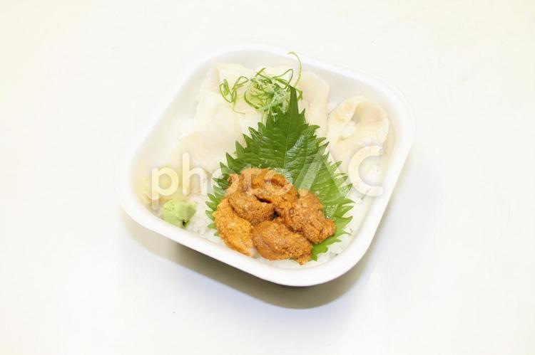 エンガワ生うに丼 海鮮丼,生うに,えんがわの写真素材
