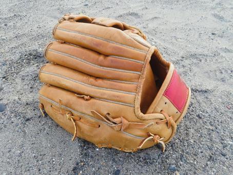 砂浜のグローブ グローブ,野球,砂浜の写真素材