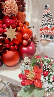 フルーツのクリスマスツリーとエルフ 可愛い,かわいい,キラキラの写真素材