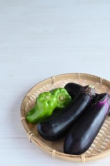 夏野菜(なす、ピーマン) 夏野菜(なす、ピーマン) 夏野菜,なす,茄子の写真素材