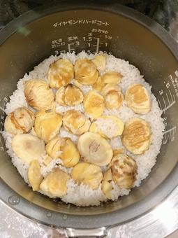 栗ご飯 栗ご飯 秋の味覚,炊飯器,栗の写真素材