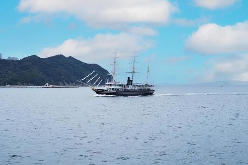 海と空を船 海,空,船の写真素材