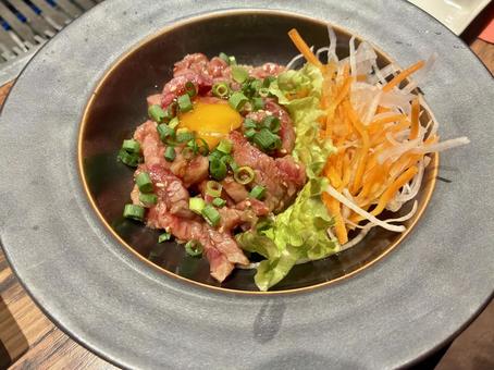 牛肉ユッケの写真